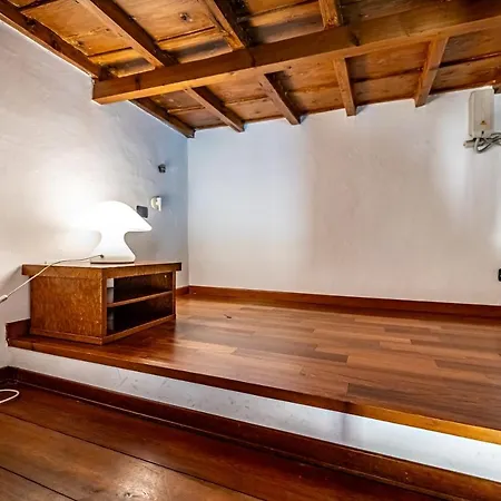 Yid Laura Apartment *