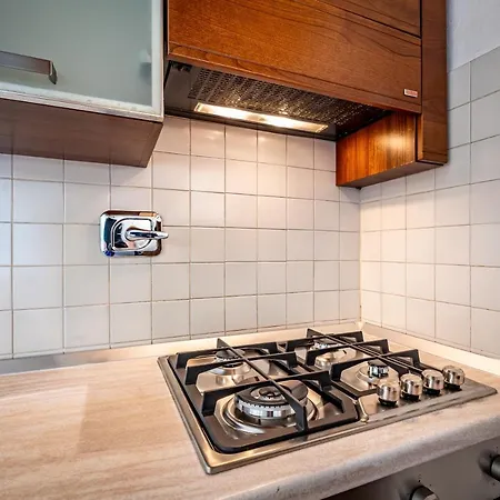 Yid Laura Apartment *